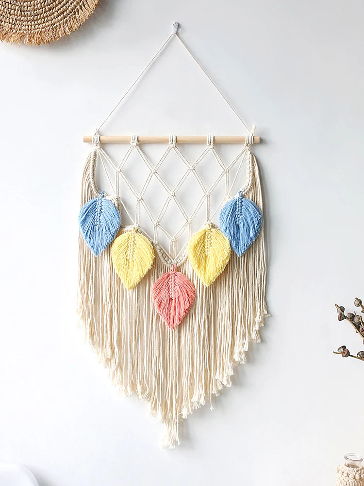 Meerkleurige Macramé Wandhanger met Houten Kralen